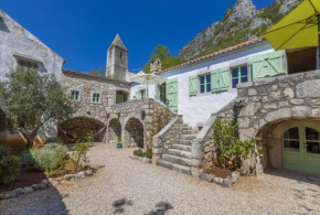 Hotels in Grizane
